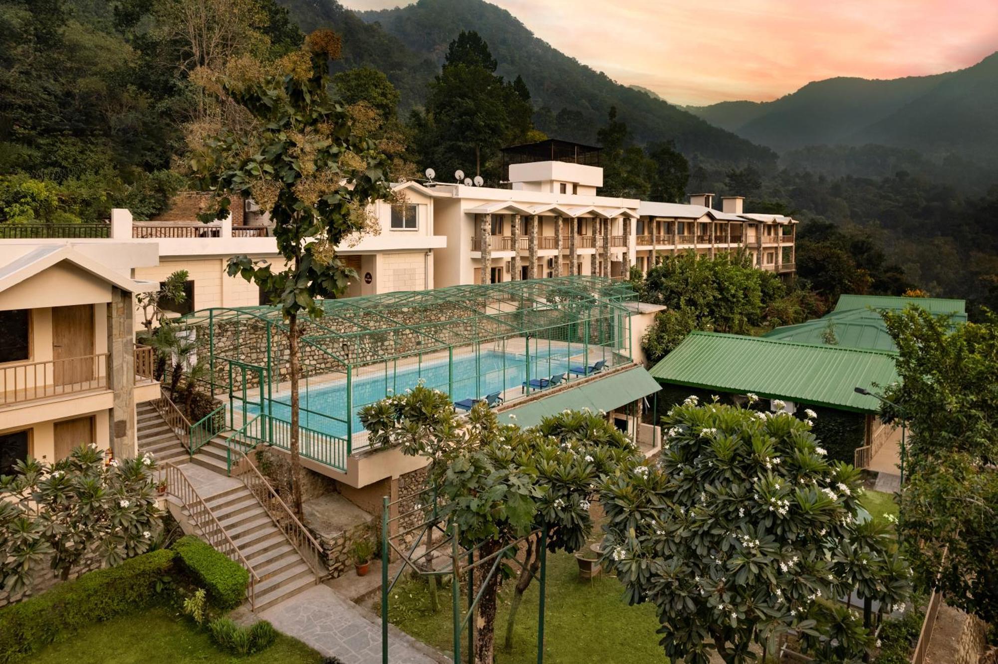 Hotel Sterling Corbett Garjia Exterior foto