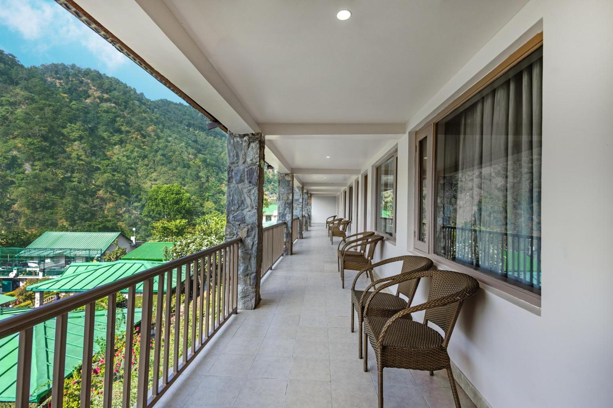 Hotel Sterling Corbett Garjia Exterior foto