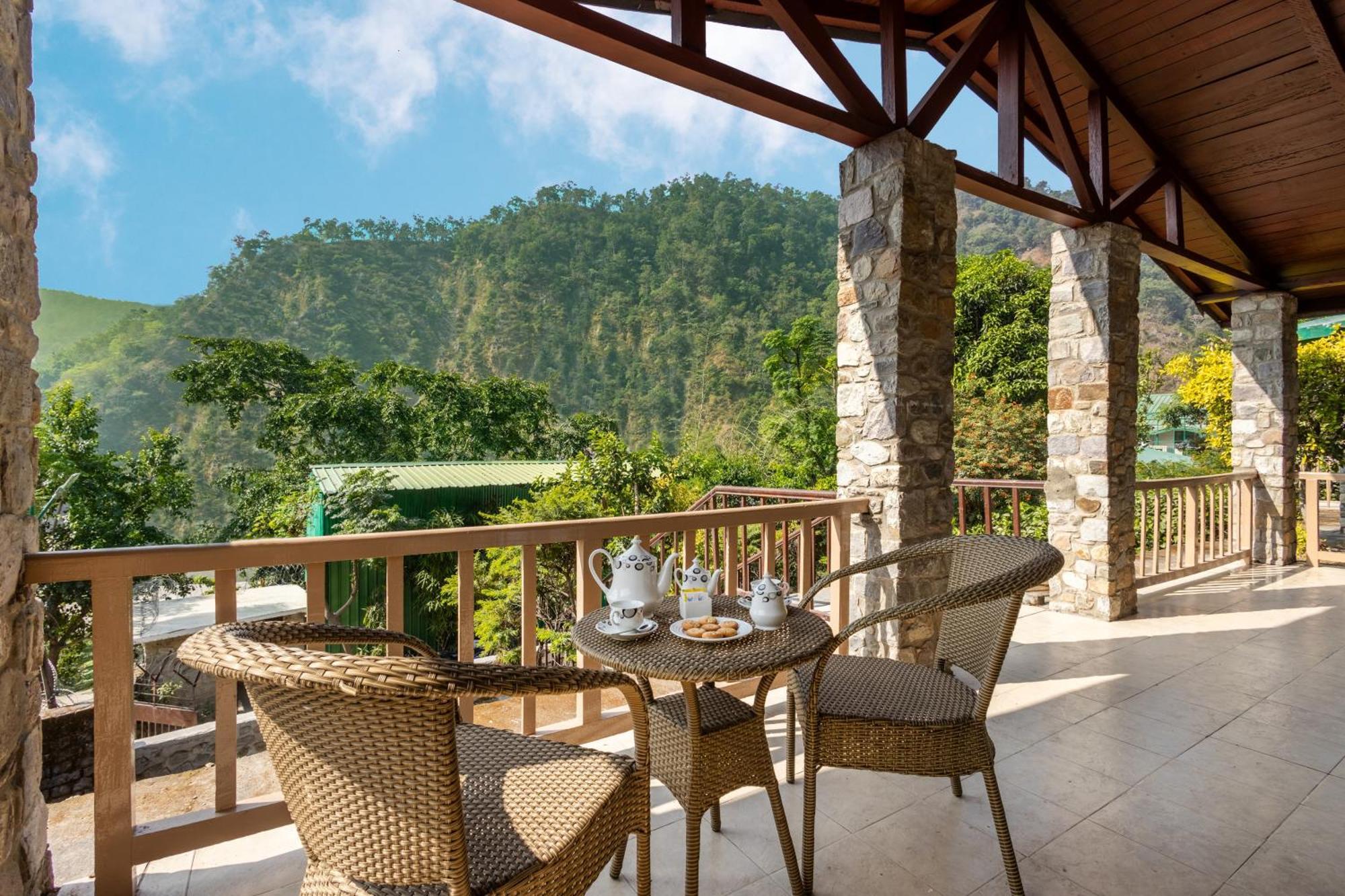 Hotel Sterling Corbett Garjia Exterior foto